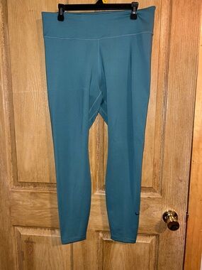 Women’s Teal Nike Athletic Leggings. Size
XXL